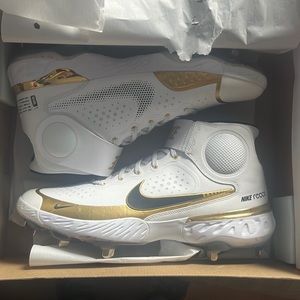 Never worn Nike alpha Hrche elt 3 baseball cleats